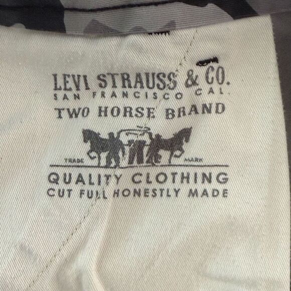 Levi Strauss Gray Camo Shorts - Men’s US 44W - Picture 7 of 10